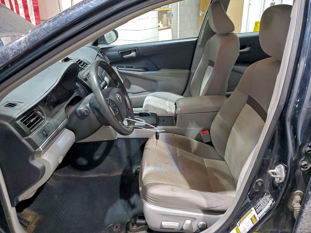 2014 TOYOTA CAMRY L photo 7