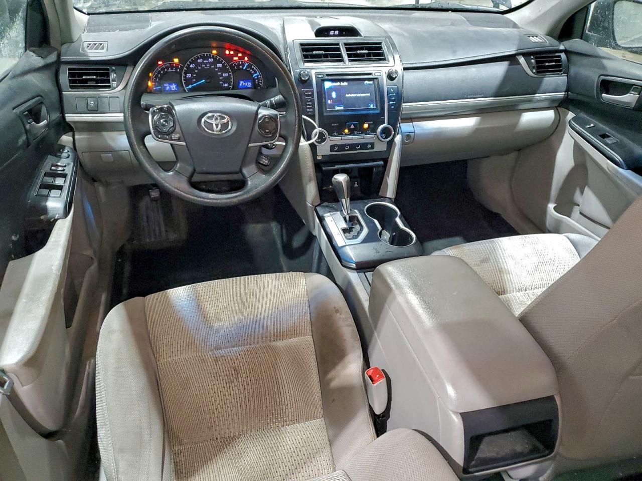 2014 TOYOTA CAMRY L photo 8