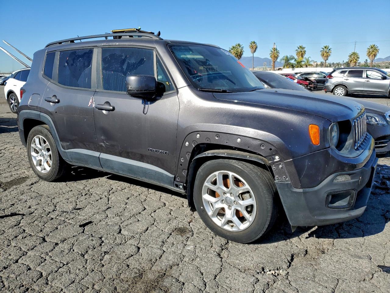 2017 JEEP RENEGADE LATITUDE photo 4