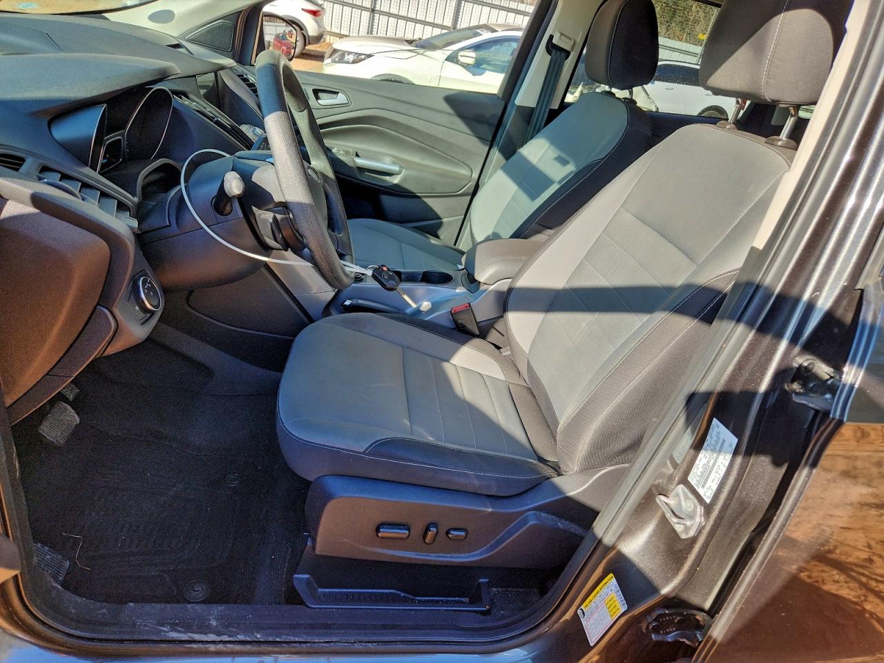 2016 FORD ESCAPE SE photo 19