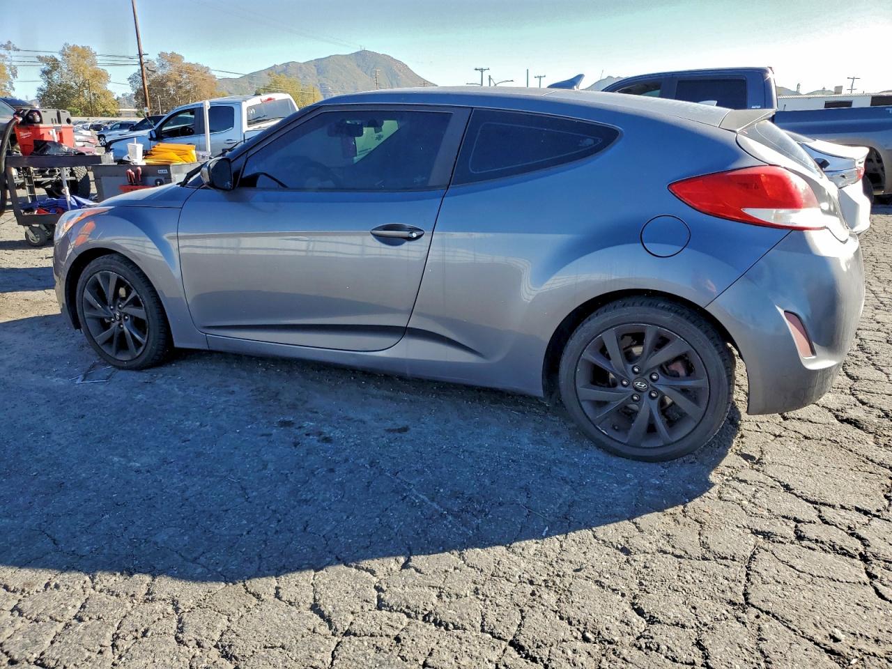 2017 HYUNDAI VELOSTER photo 2