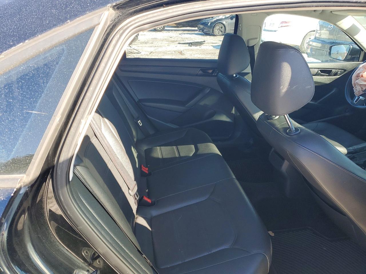 2014 VOLKSWAGEN PASSAT S photo 10