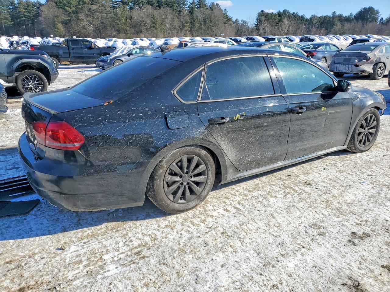 2014 VOLKSWAGEN PASSAT S photo 3