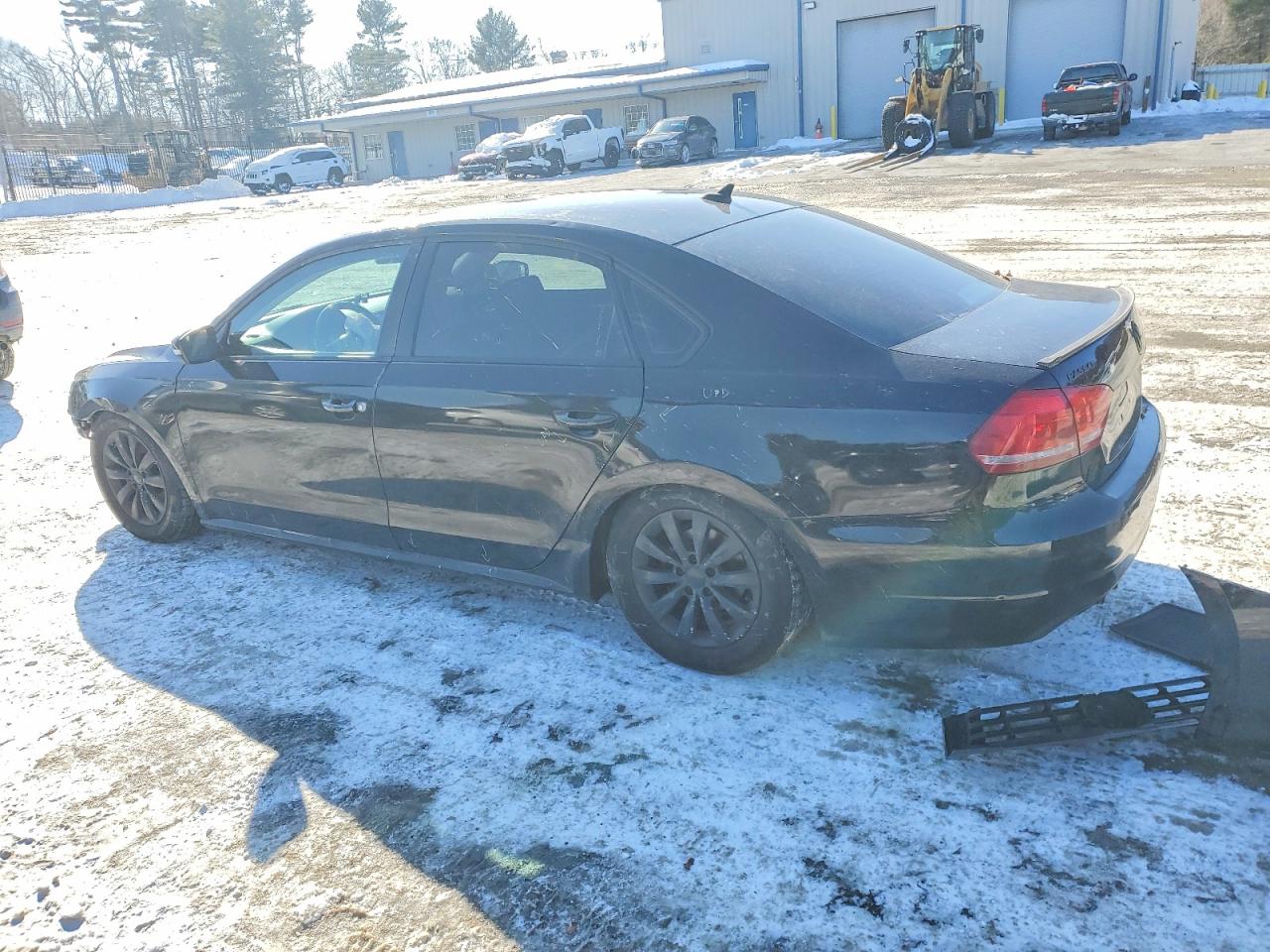 2014 VOLKSWAGEN PASSAT S photo 2