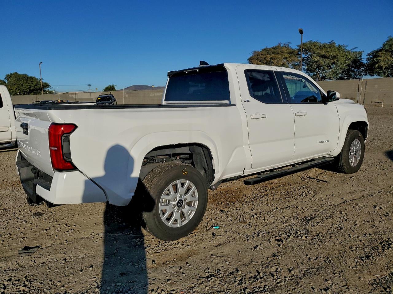 2024 TOYOTA TACOMA DOUBLE CAB photo 3