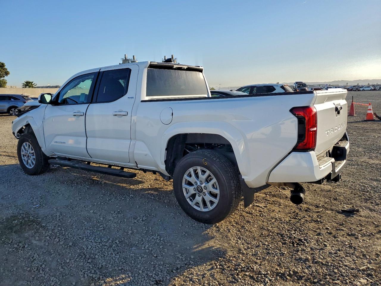 2024 TOYOTA TACOMA DOUBLE CAB photo 2
