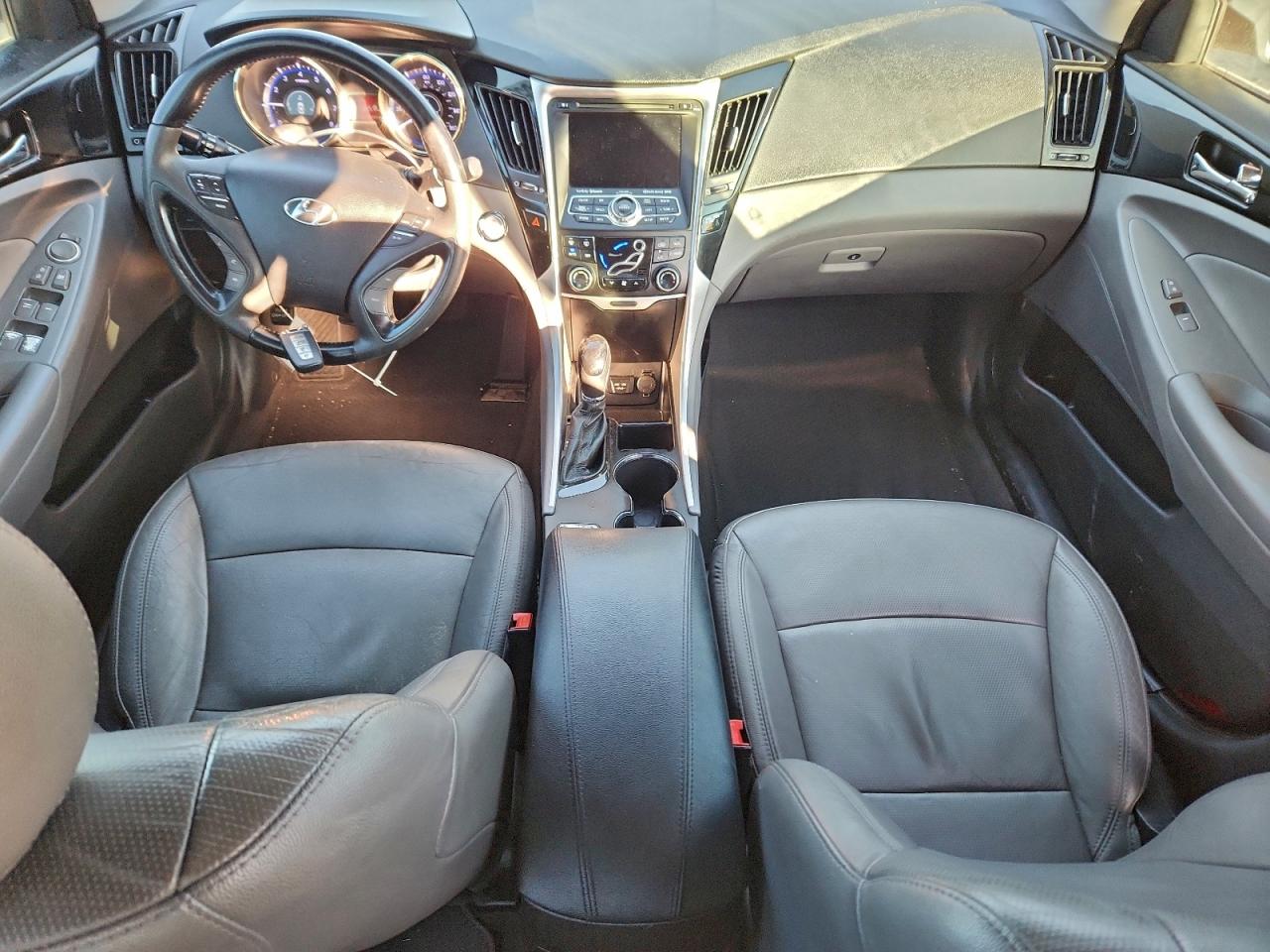 2013 HYUNDAI SONATA SE photo 8
