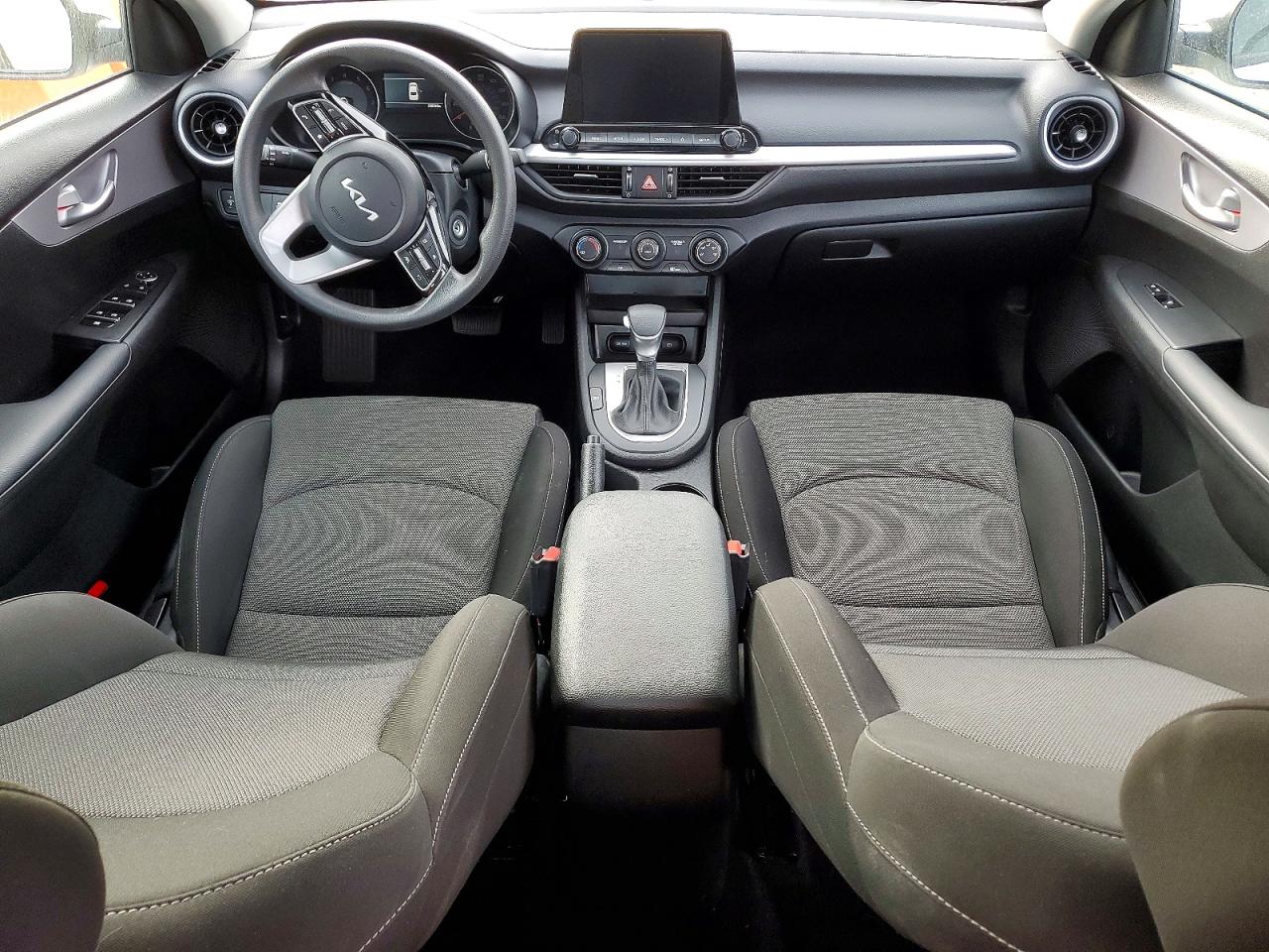 2024 KIA FORTE LX photo 8