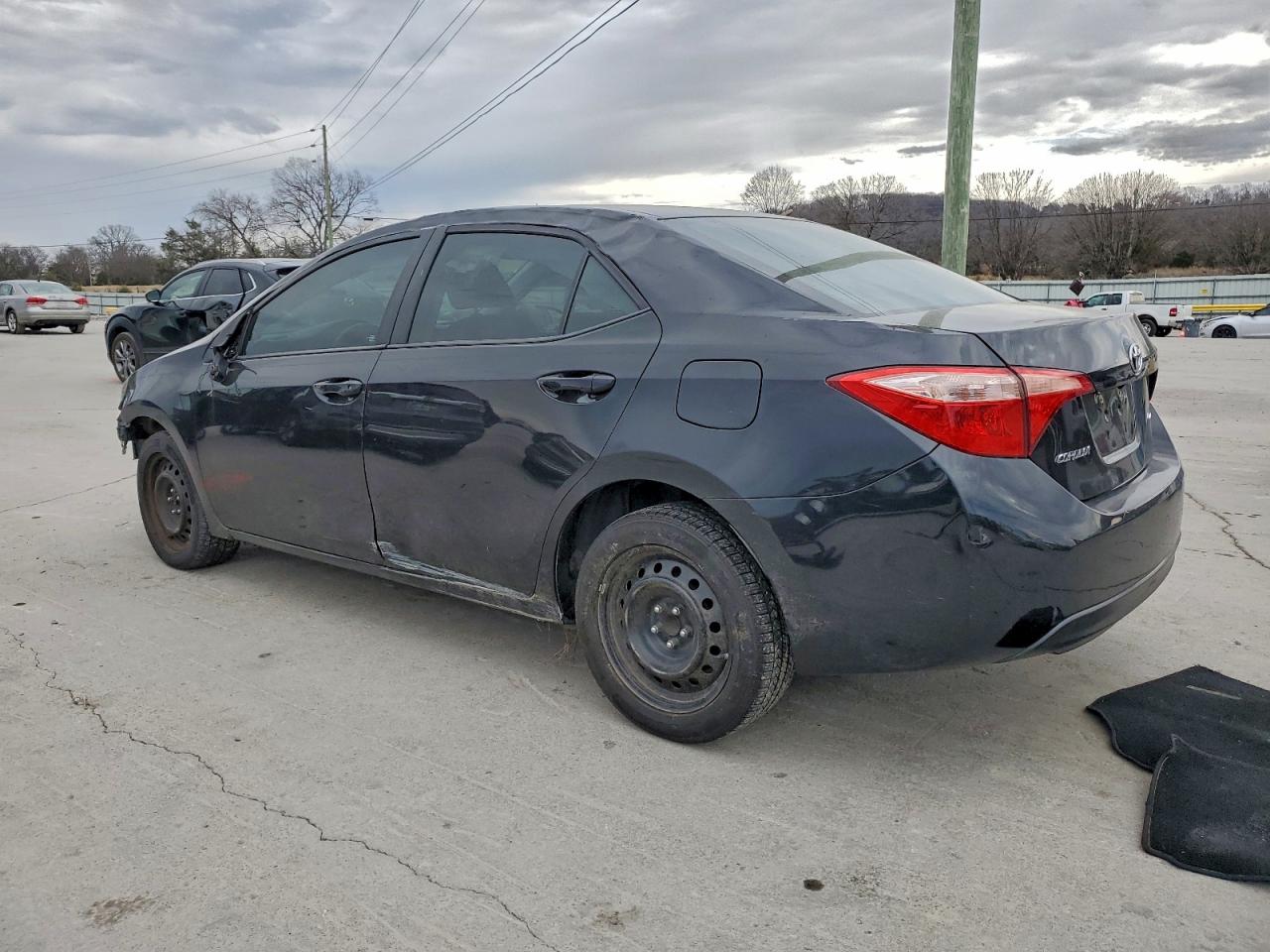 2017 TOYOTA COROLLA L photo 2