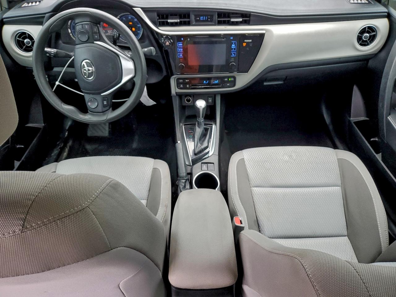 2017 TOYOTA COROLLA L photo 8