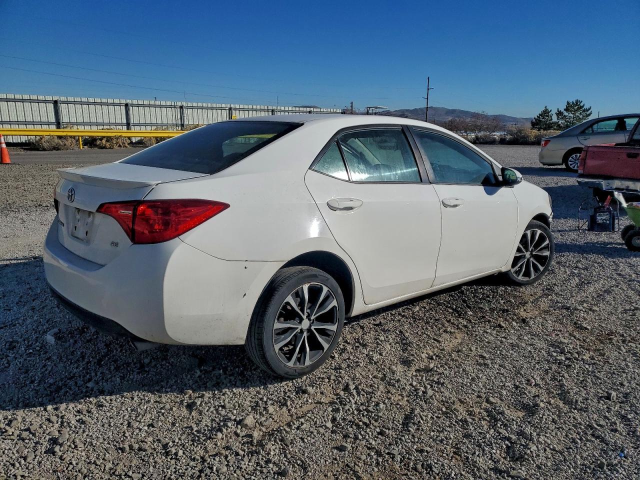 2017 TOYOTA COROLLA L photo 3