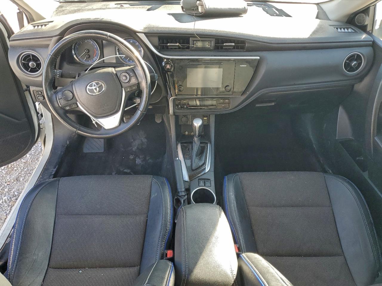 2017 TOYOTA COROLLA L photo 8