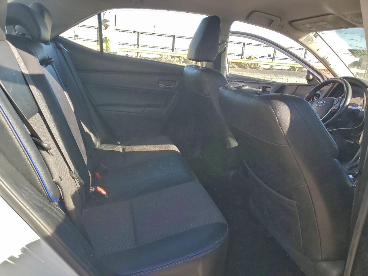 2017 TOYOTA COROLLA L photo 10