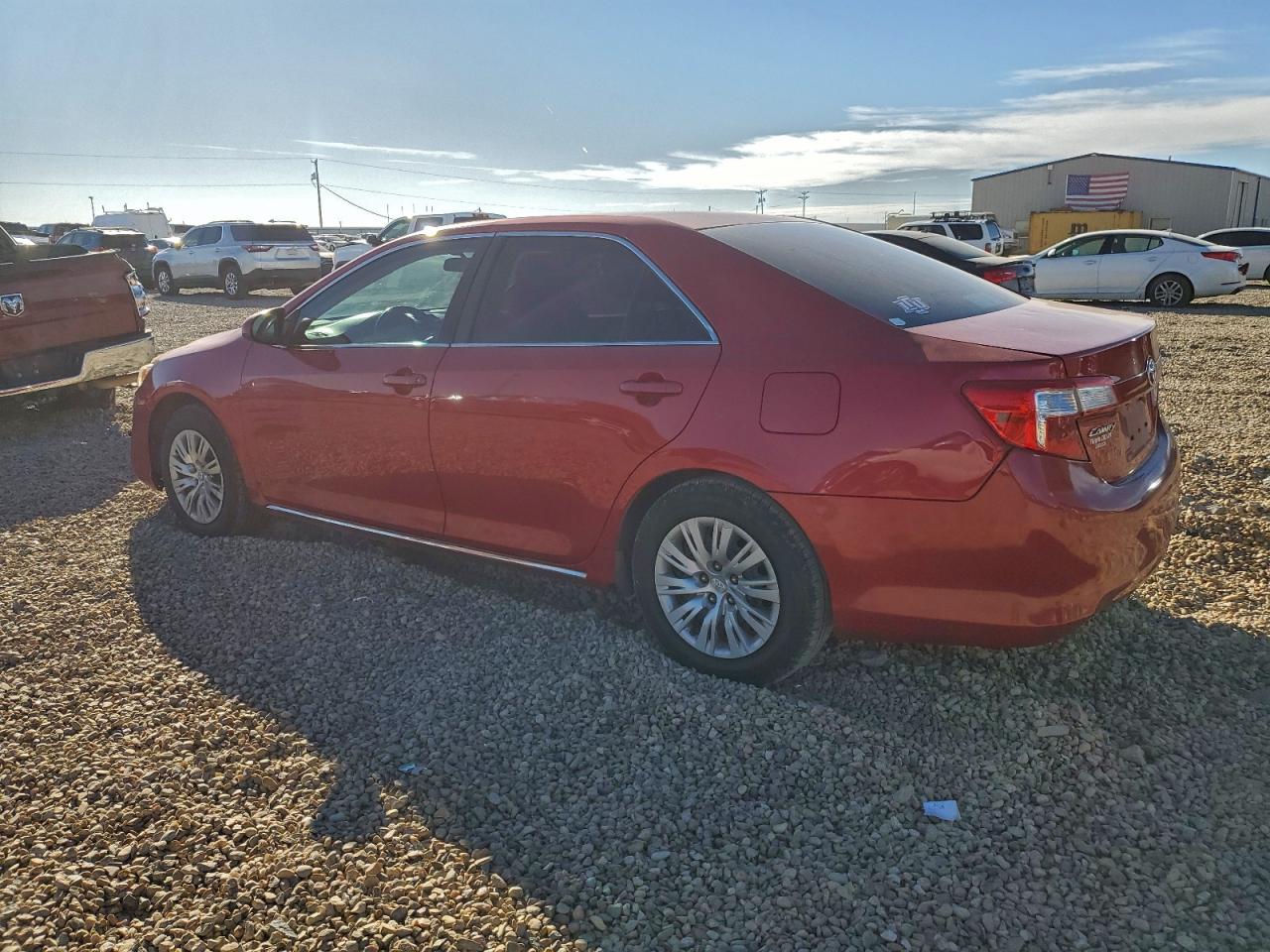 2014 TOYOTA CAMRY LE photo 2