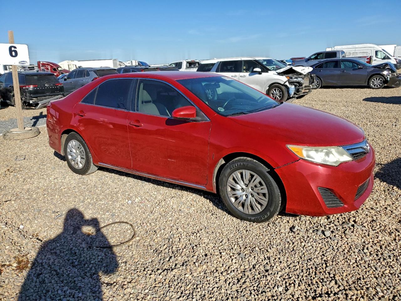 2014 TOYOTA CAMRY LE photo 4