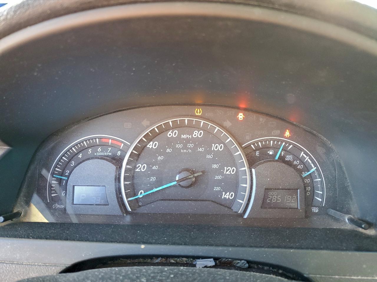 2014 TOYOTA CAMRY LE photo 9