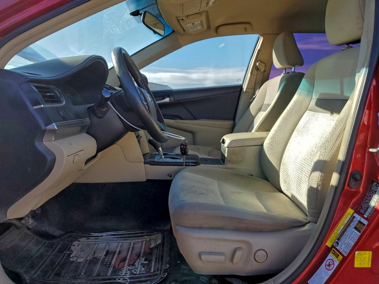 2014 TOYOTA CAMRY LE photo 7