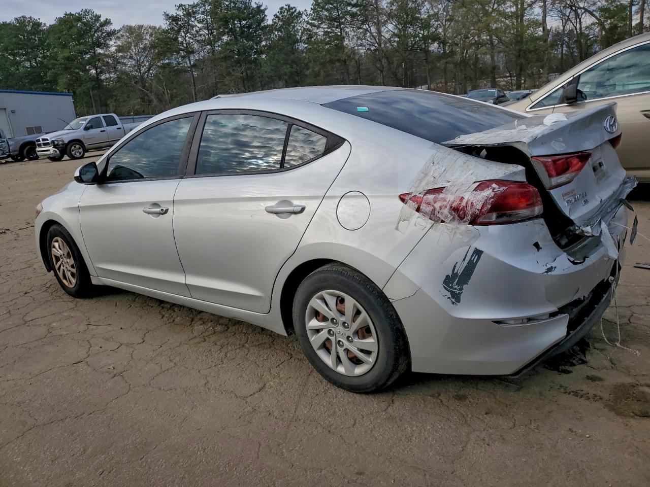 2018 HYUNDAI ELANTRA SE photo 2