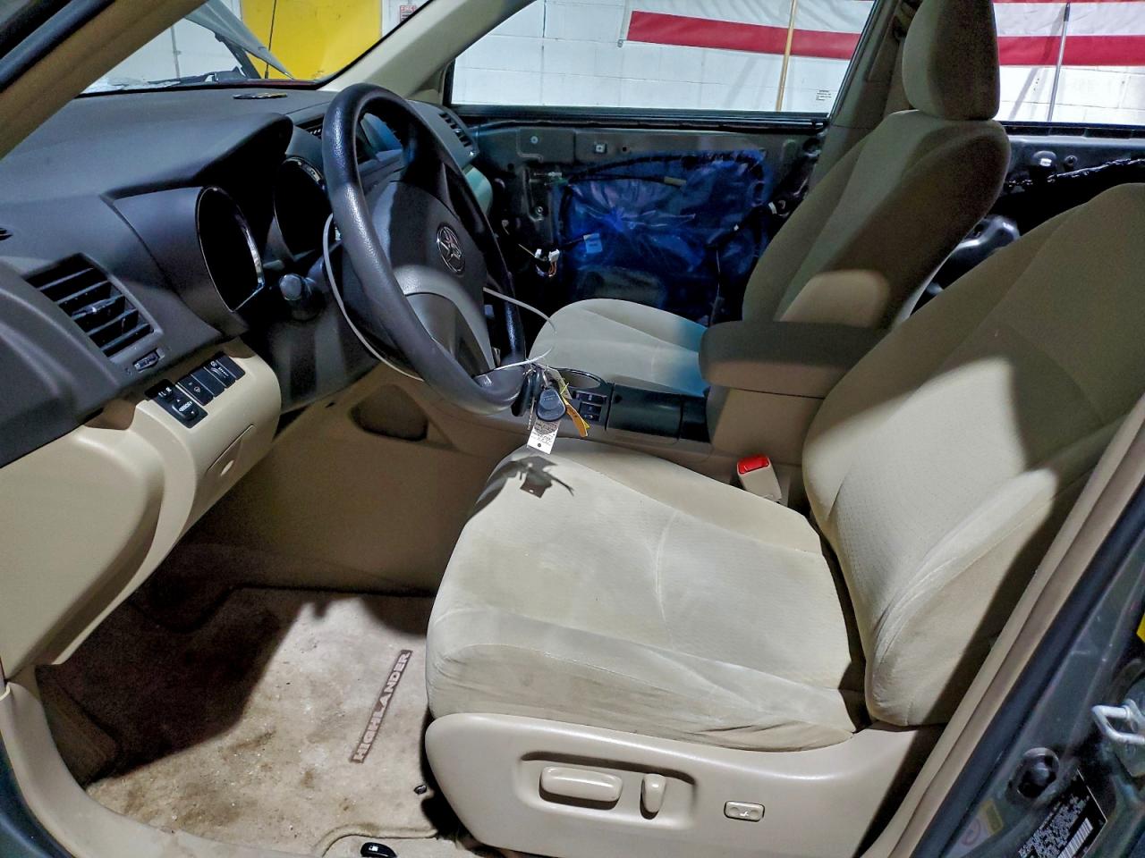 2010 TOYOTA HIGHLANDER photo 7