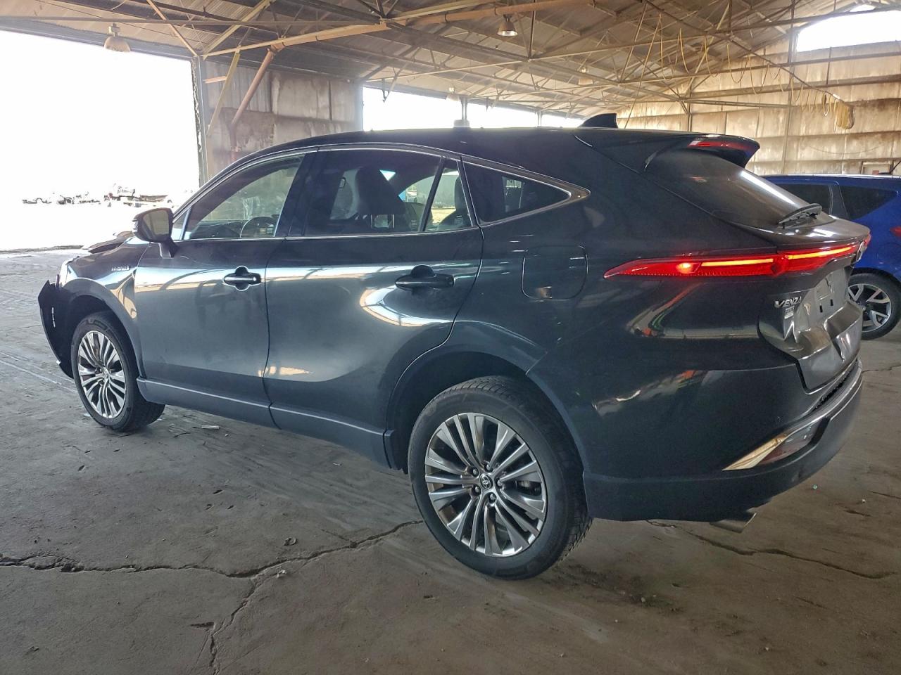 2021 TOYOTA VENZA LE photo 2