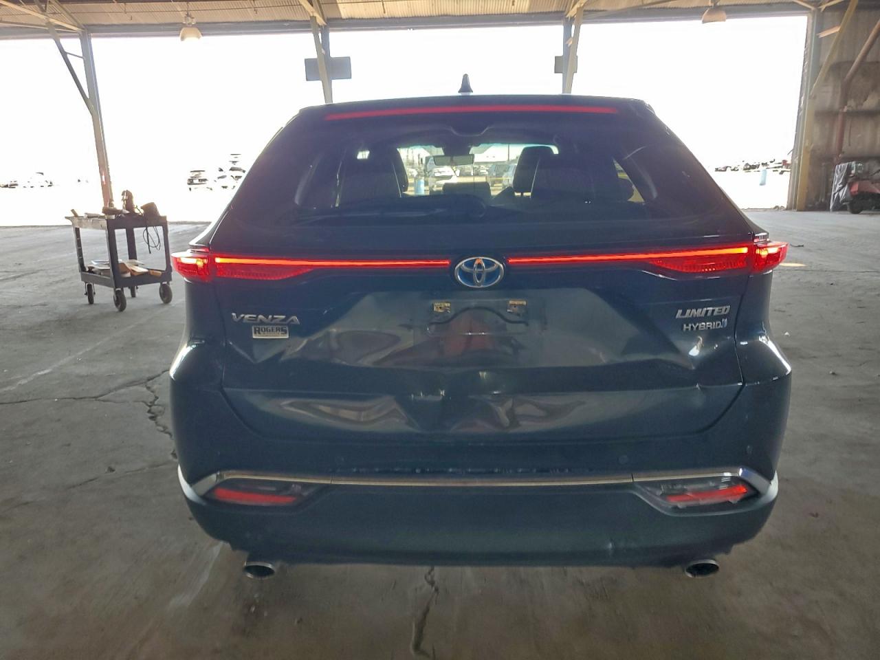 2021 TOYOTA VENZA LE photo 6