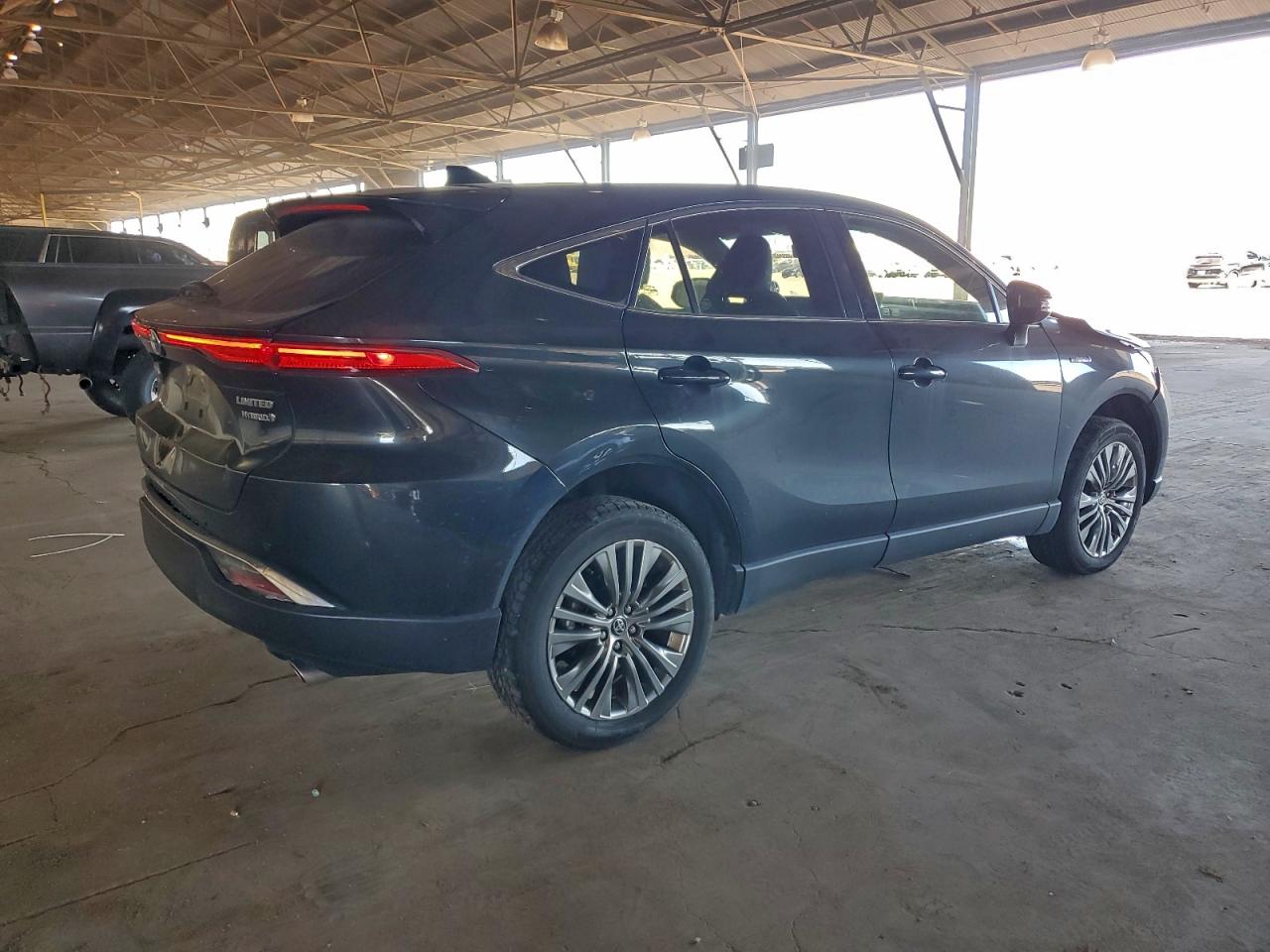 2021 TOYOTA VENZA LE photo 3