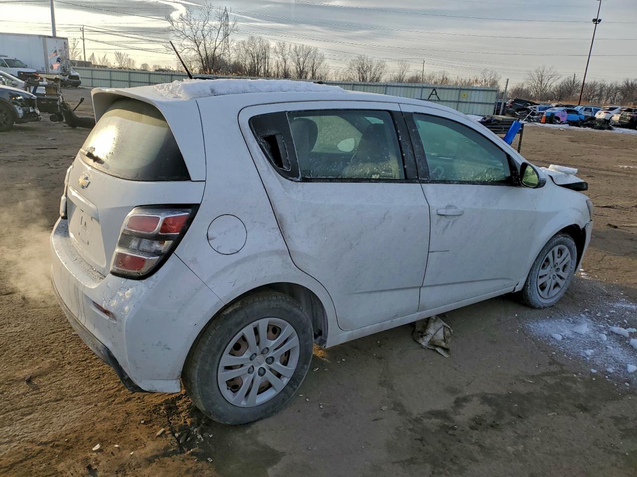 2017 CHEVROLET SONIC photo 3