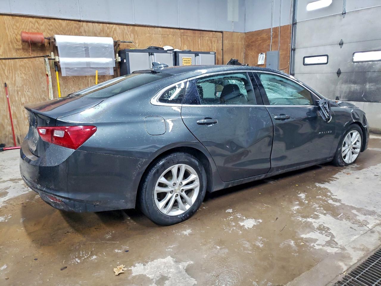 2018 CHEVROLET MALIBU LT photo 3