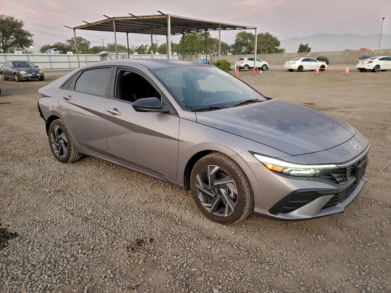2025 HYUNDAI ELANTRA SEL SPORT photo 4