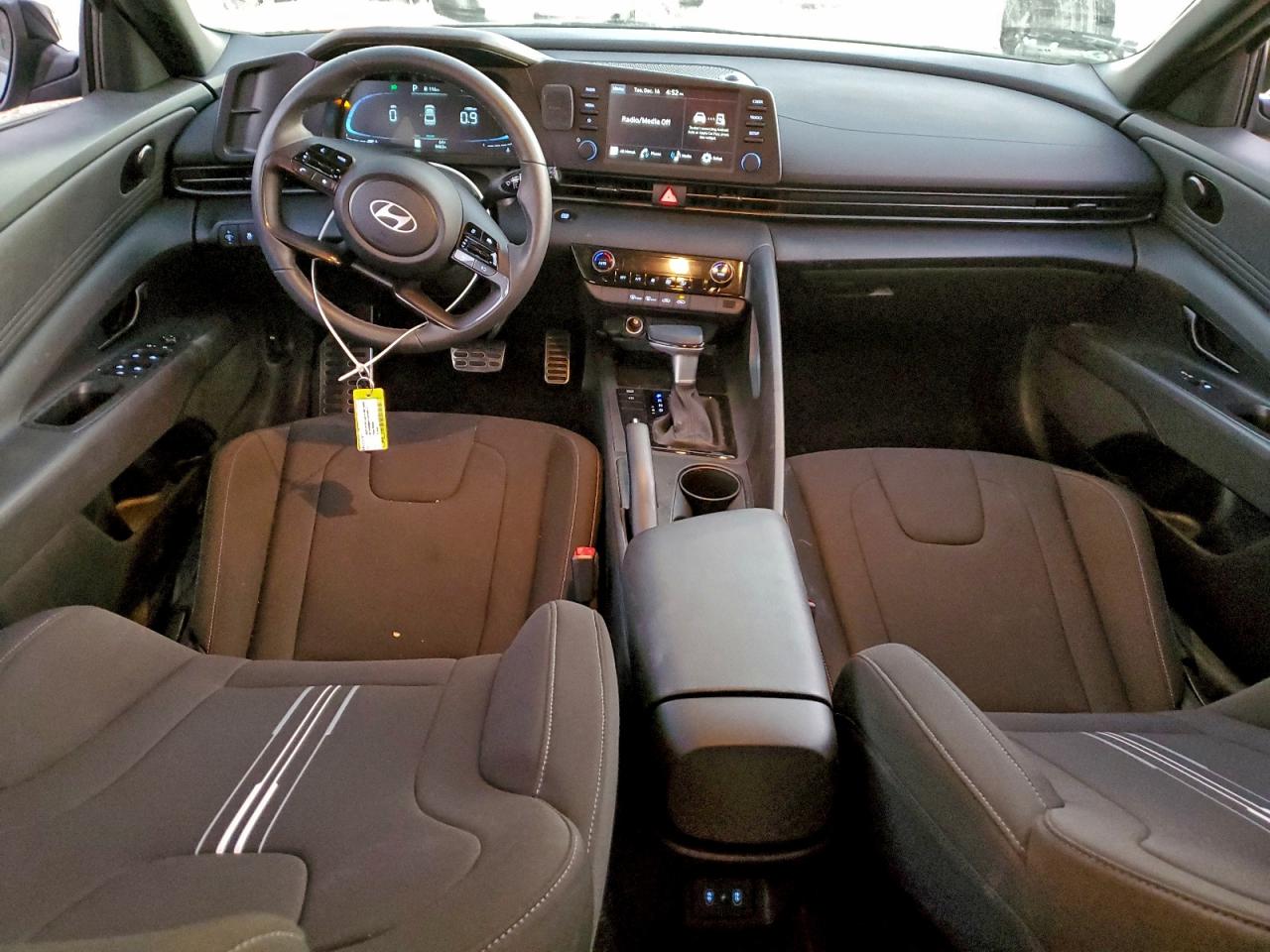 2025 HYUNDAI ELANTRA SEL SPORT photo 8