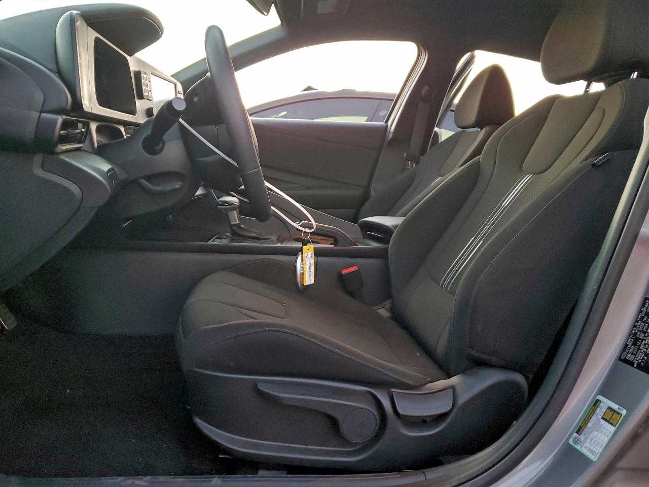 2025 HYUNDAI ELANTRA SEL SPORT photo 7
