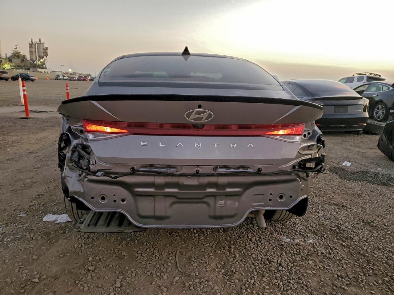 2025 HYUNDAI ELANTRA SEL SPORT photo 6