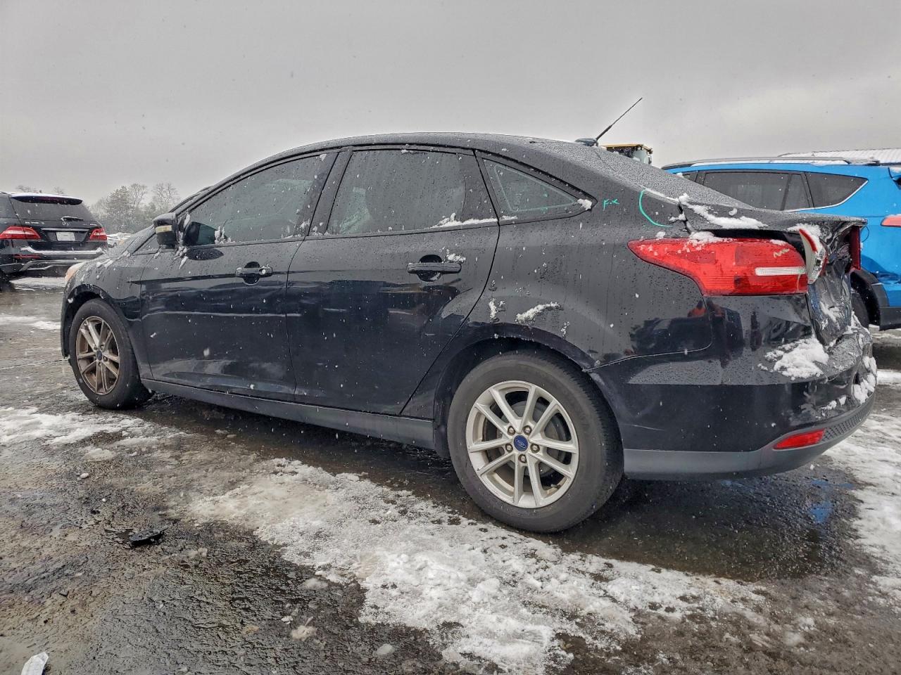 2017 FORD FOCUS SE photo 2