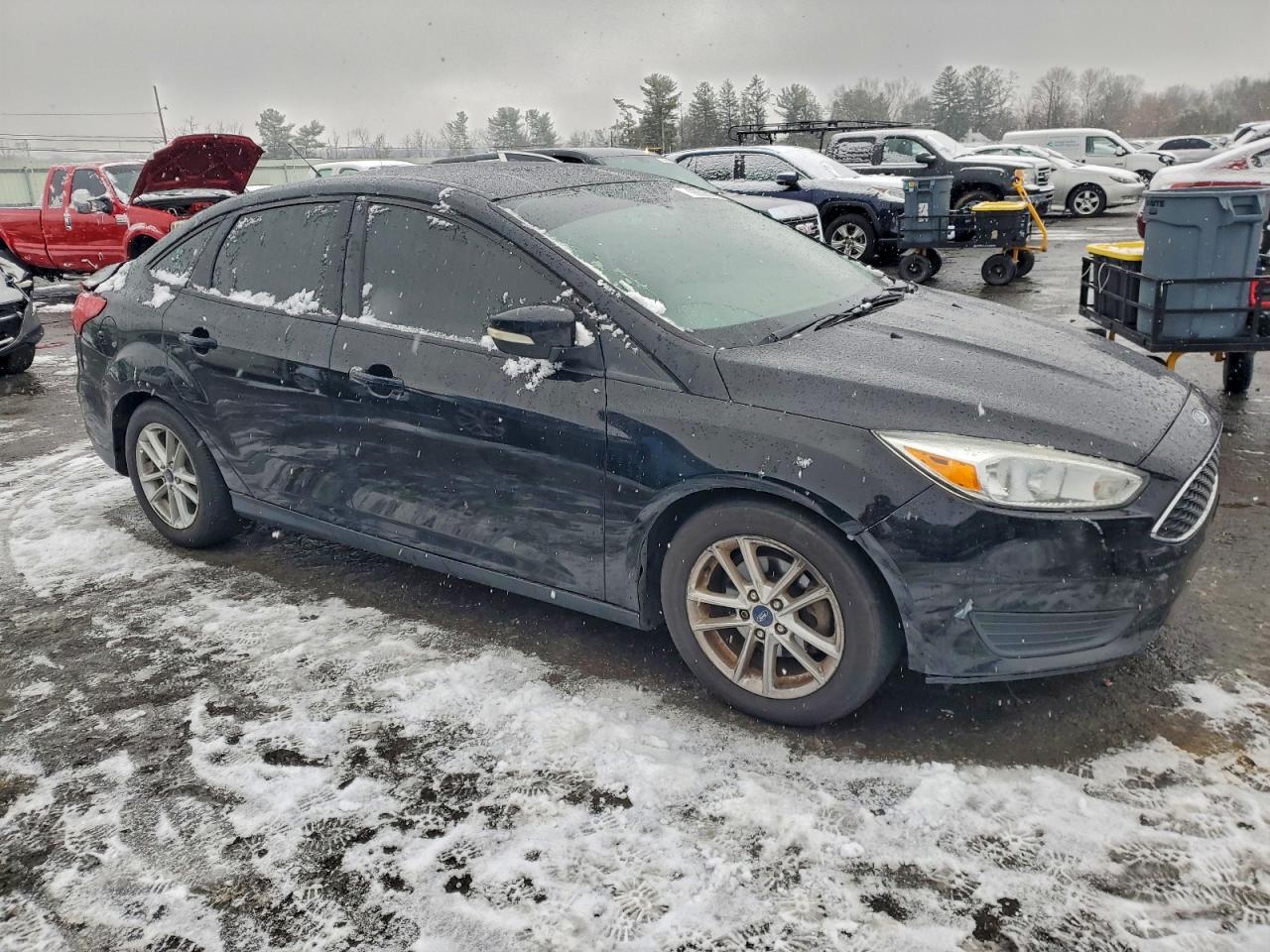 2017 FORD FOCUS SE photo 4