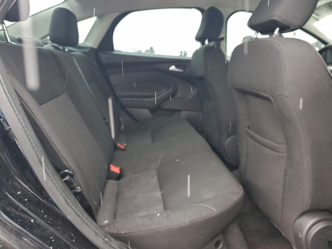 2017 FORD FOCUS SE photo 10