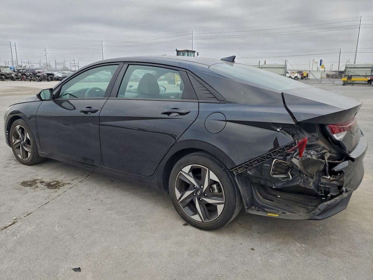 2023 HYUNDAI ELANTRA SEL photo 2