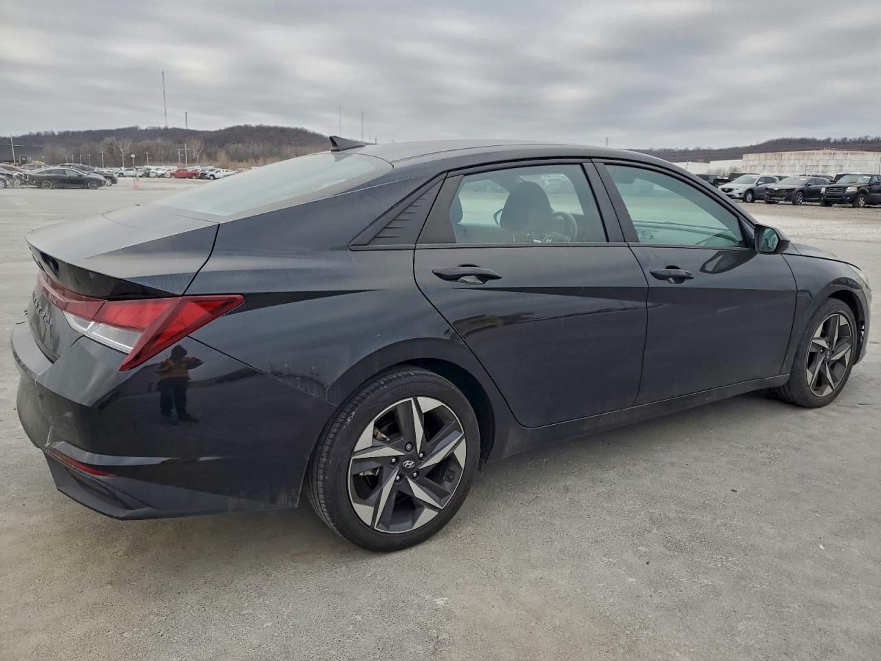 2023 HYUNDAI ELANTRA SEL photo 3