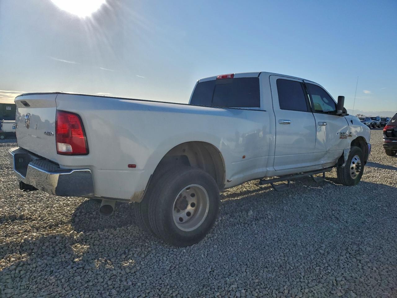 2018 RAM 3500 SLT photo 3