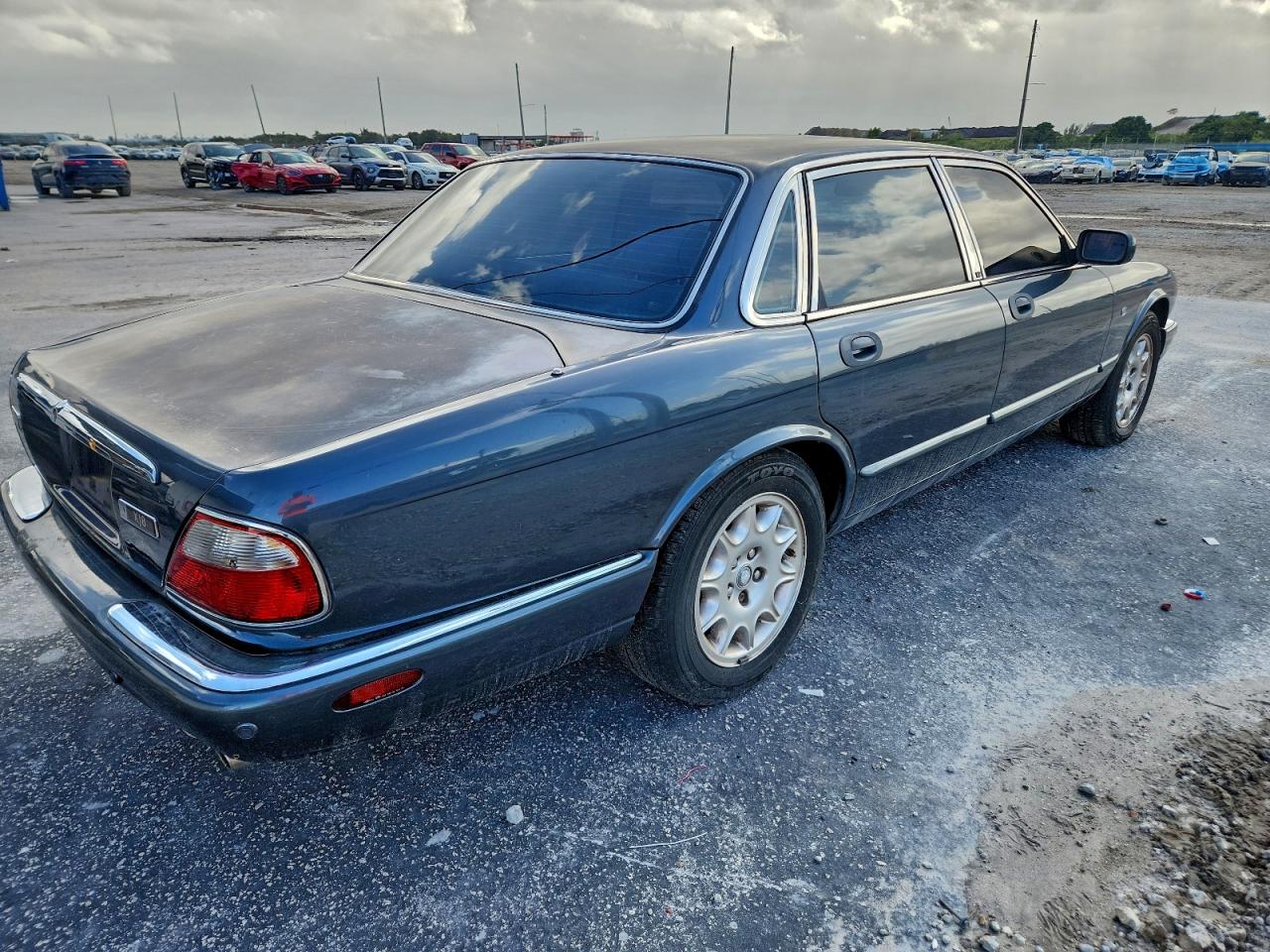 2001 JAGUAR XJ8 photo 3