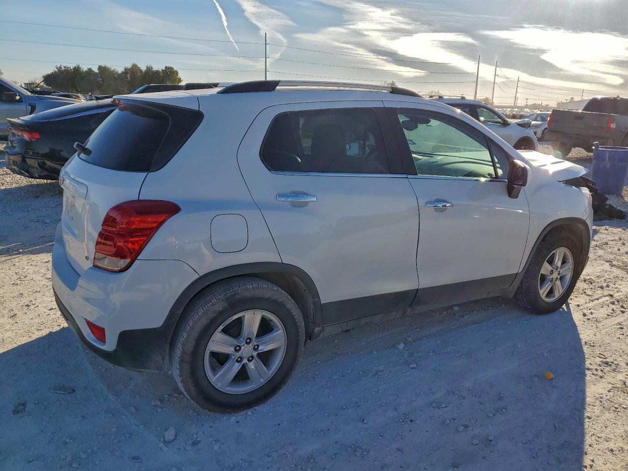 2017 CHEVROLET TRAX 1LT photo 3