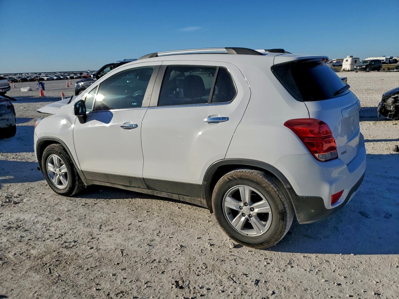 2017 CHEVROLET TRAX 1LT photo 2