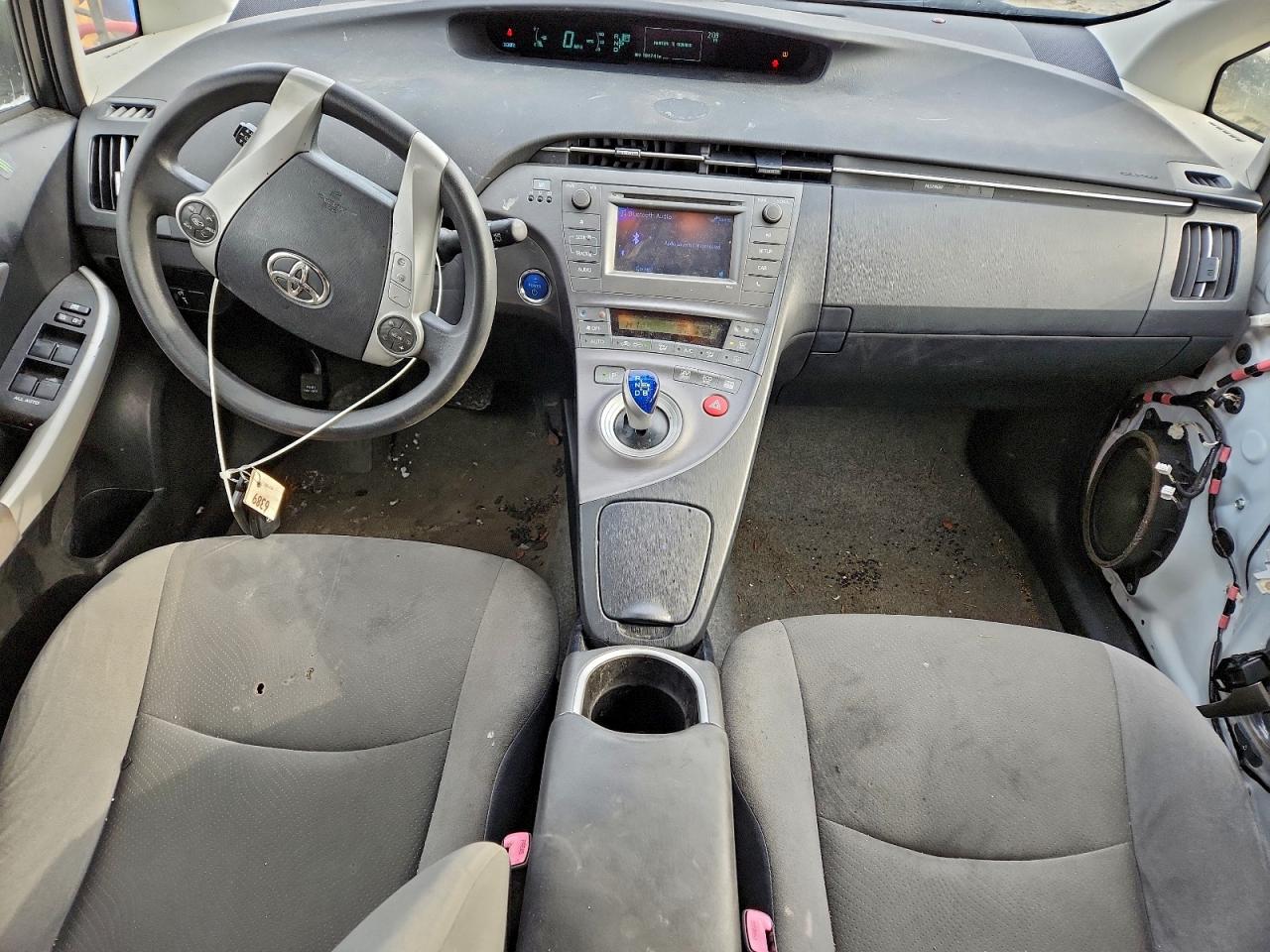 2012 TOYOTA PRIUS photo 8