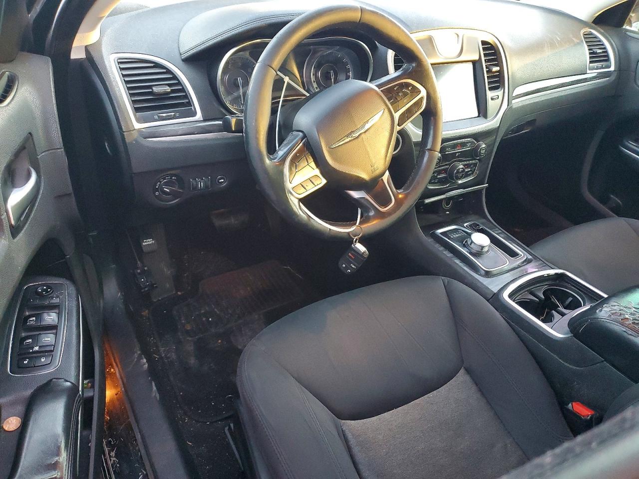 2019 CHRYSLER 300 TOURING photo 8