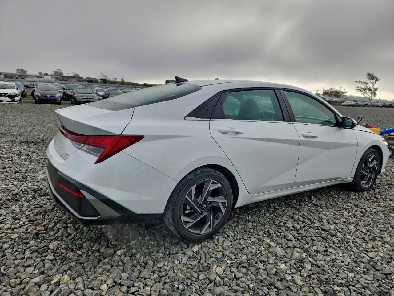 2025 HYUNDAI ELANTRA LIMITED photo 3