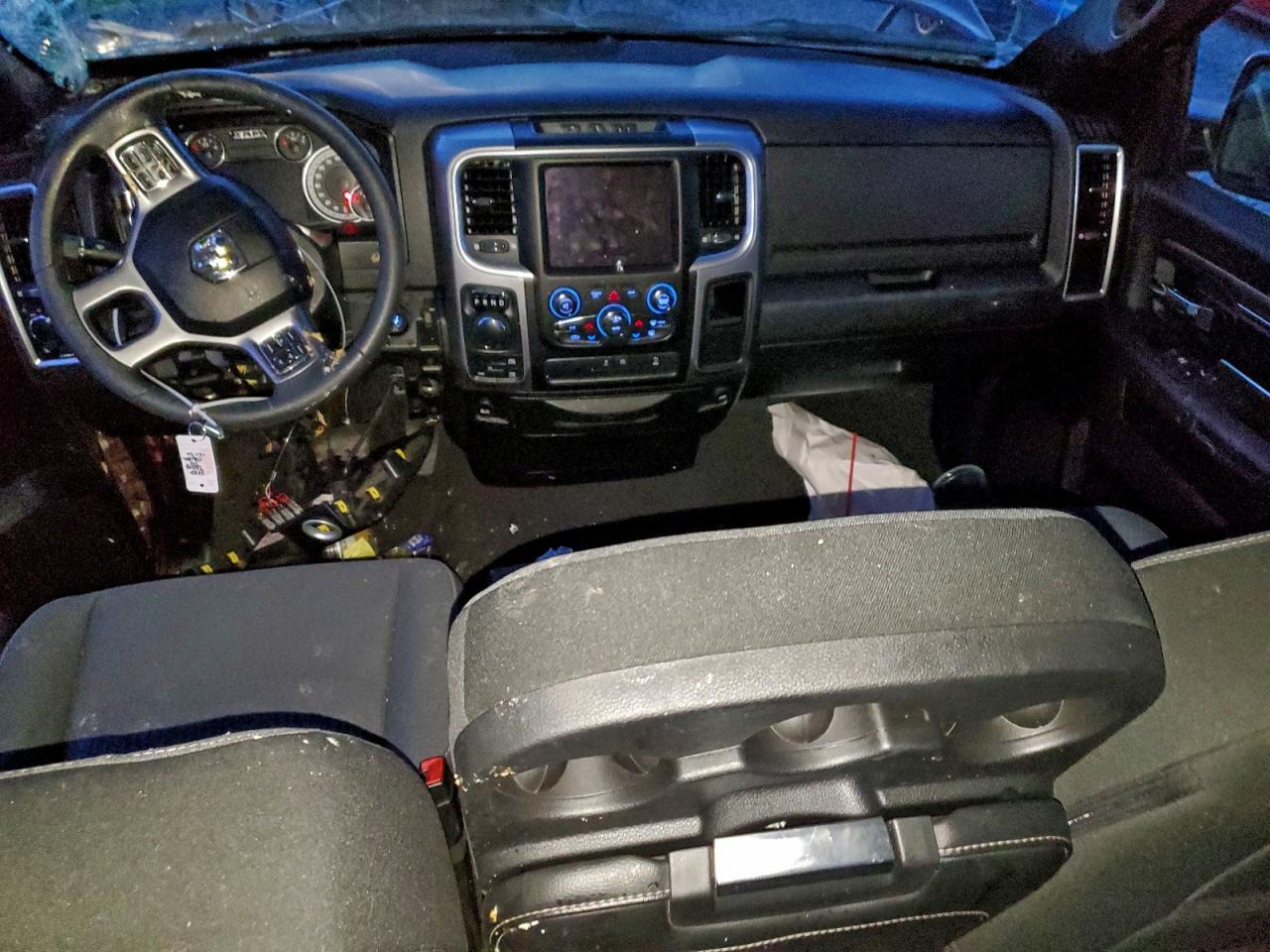 2022 RAM 1500 CLASSIC SLT photo 8