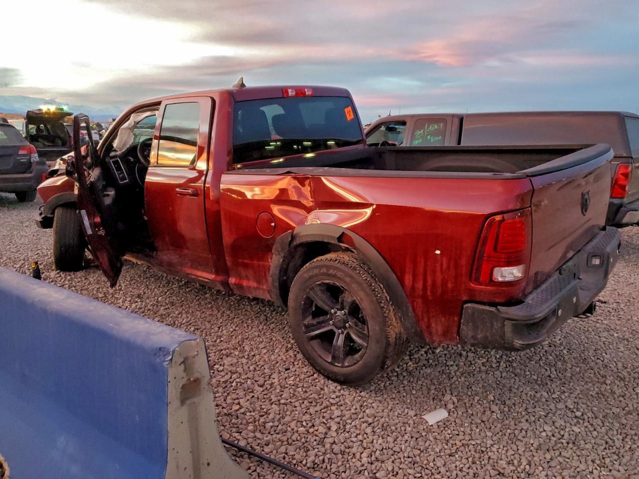 2022 RAM 1500 CLASSIC SLT photo 2