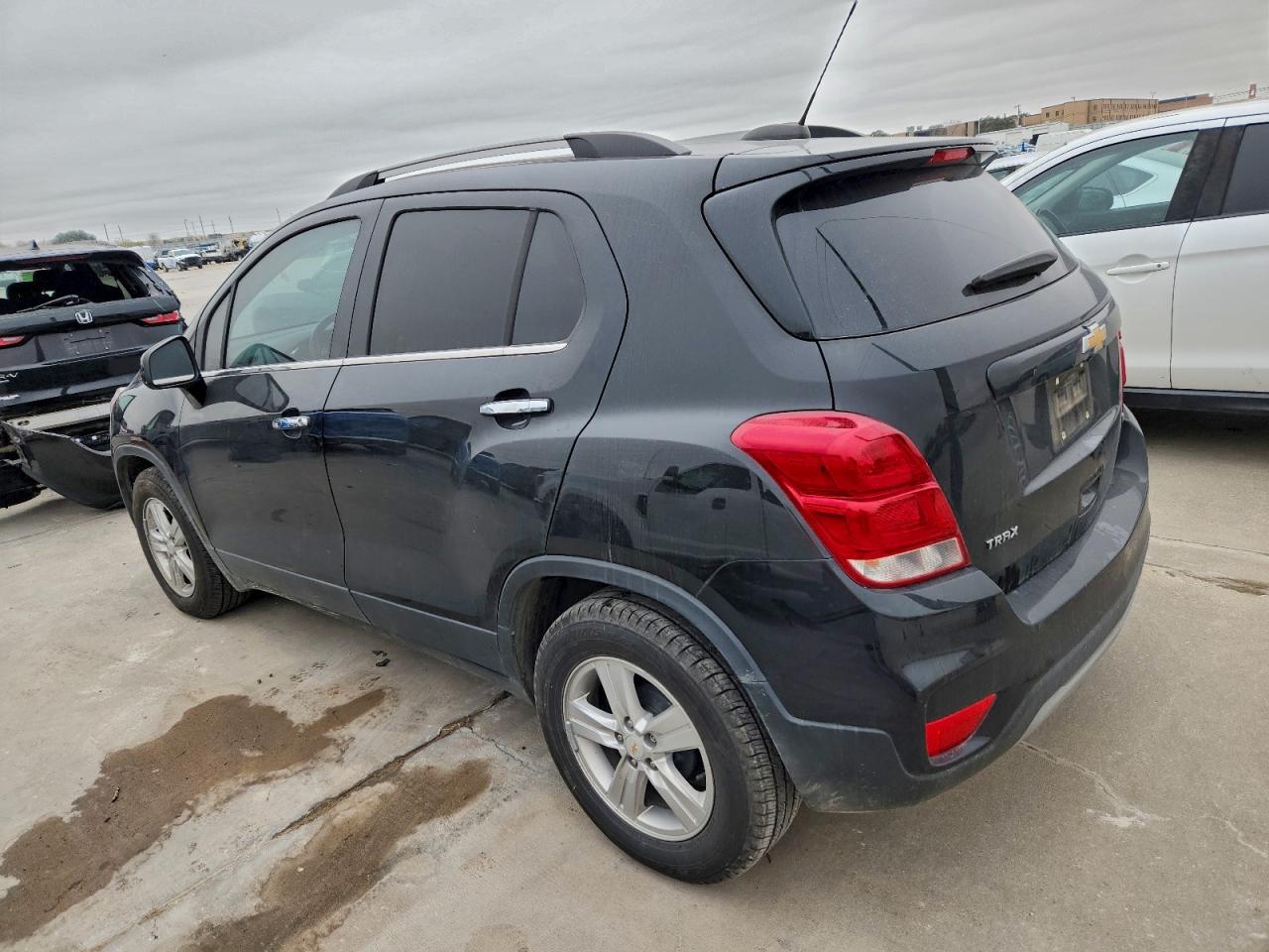 2019 CHEVROLET TRAX 1LT photo 2