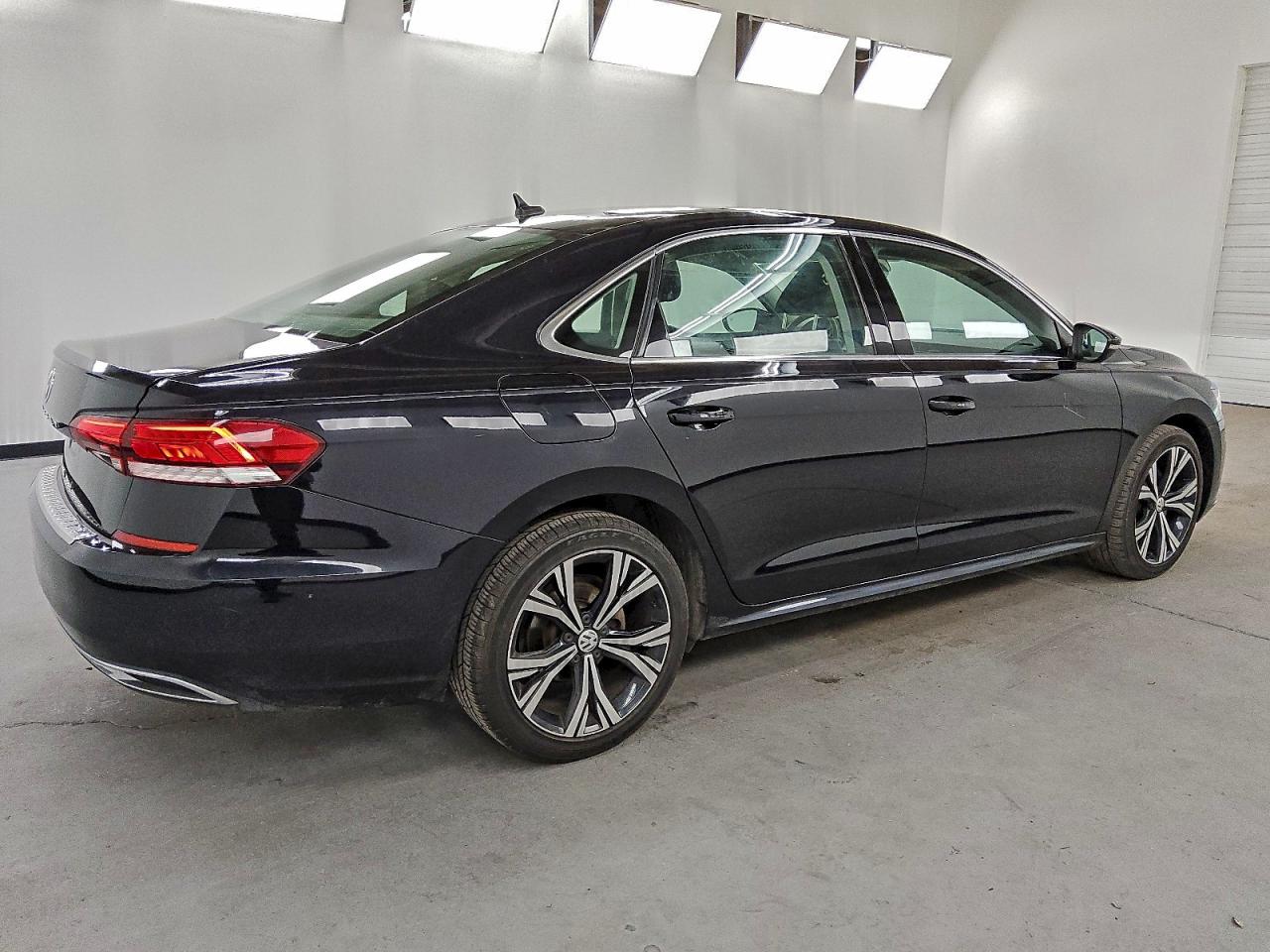 2021 VOLKSWAGEN PASSAT SE photo 3