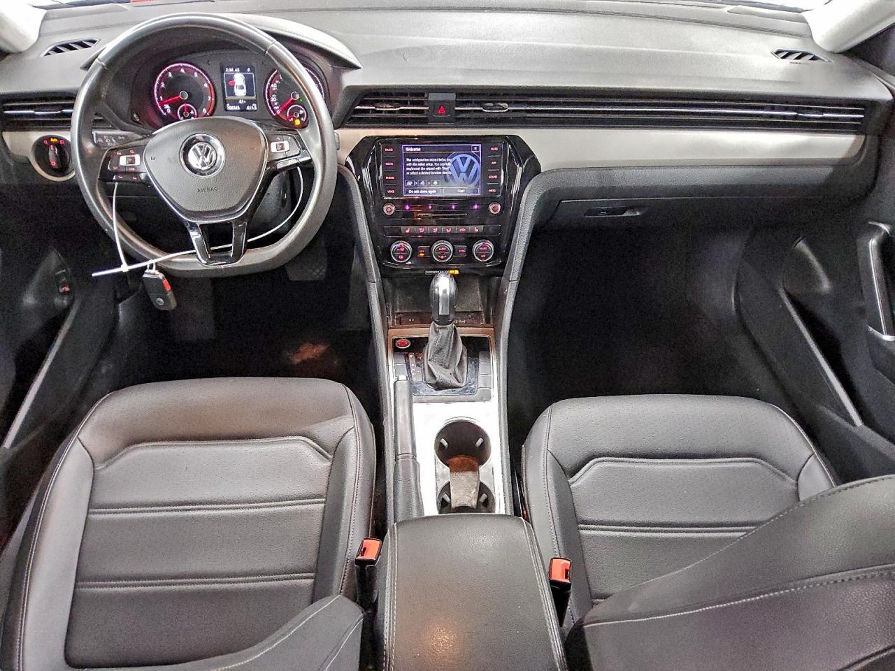 2021 VOLKSWAGEN PASSAT SE photo 8