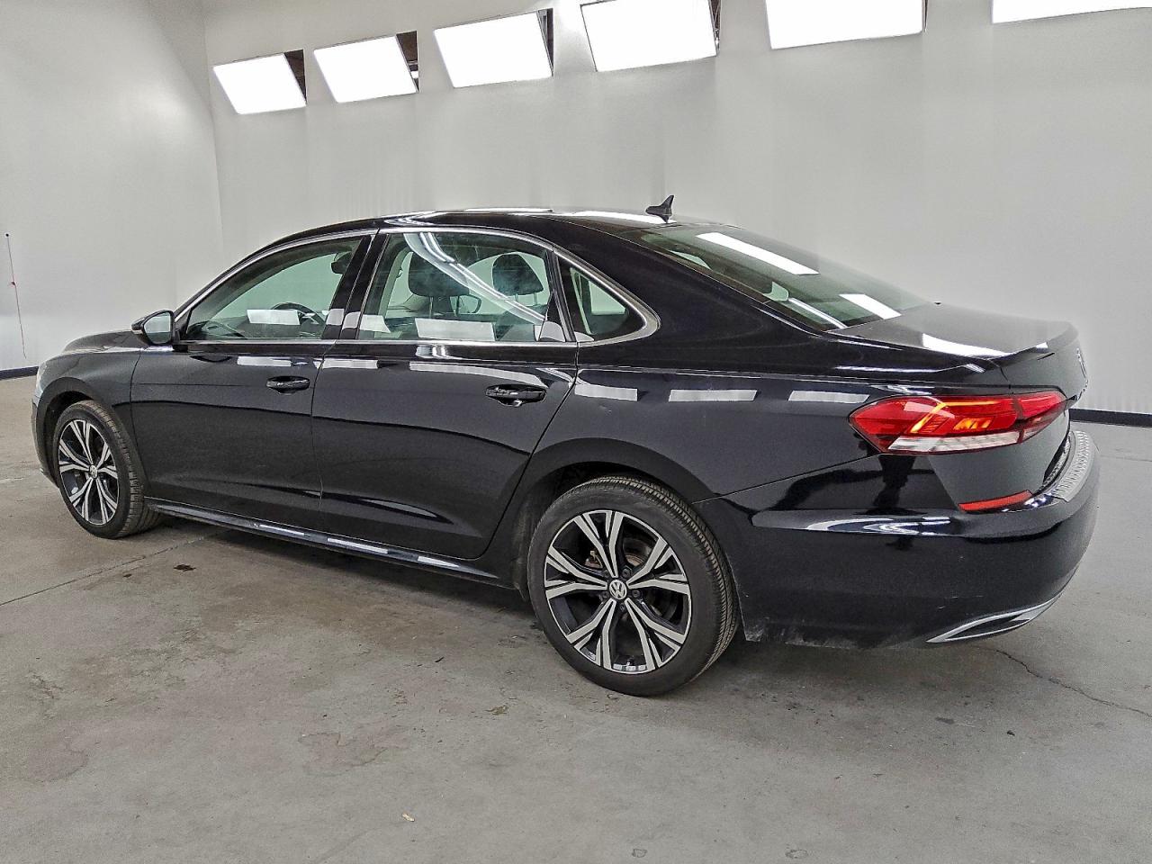 2021 VOLKSWAGEN PASSAT SE photo 2